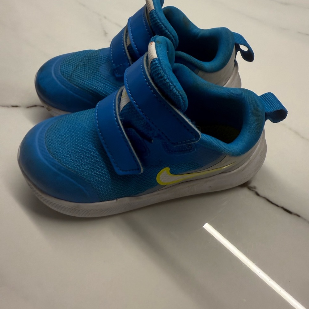 Nike Kids Sneakers in Blue and White